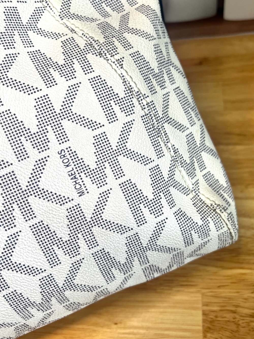 Michael Kors Crossbody Purse Bag Messenger White Navy Signature Logo - Picture 7 of 12